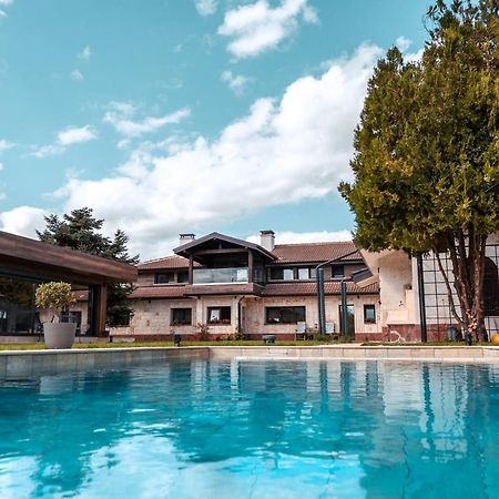 Hotel Hunters House Ezerets Екстер'єр фото