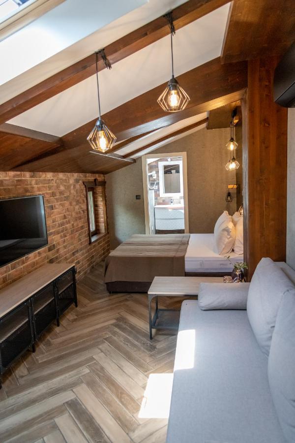 Hotel Hunters House Ezerets Екстер'єр фото