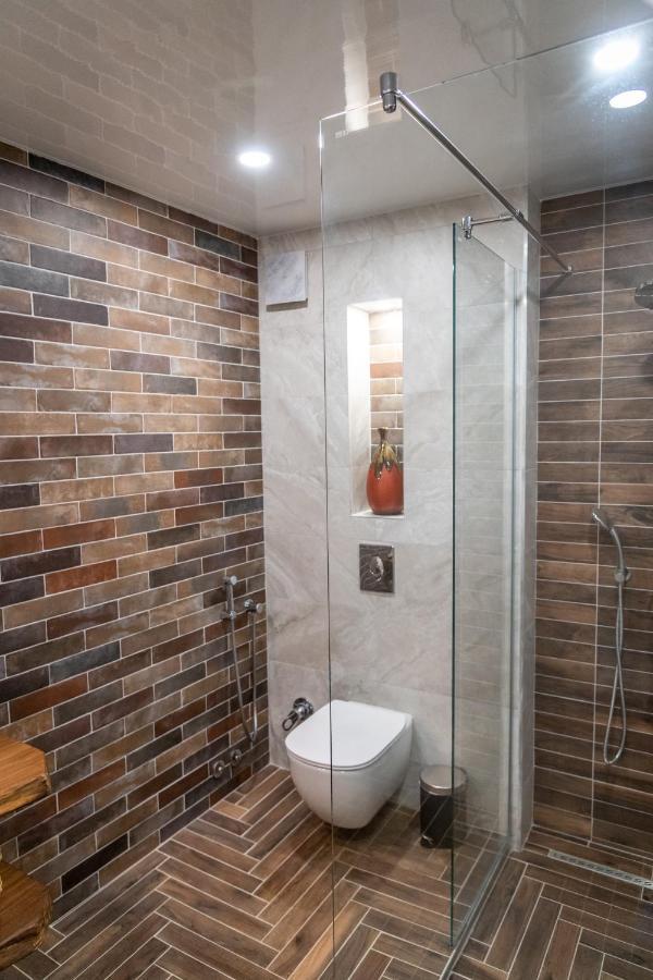 Hotel Hunters House Ezerets Екстер'єр фото