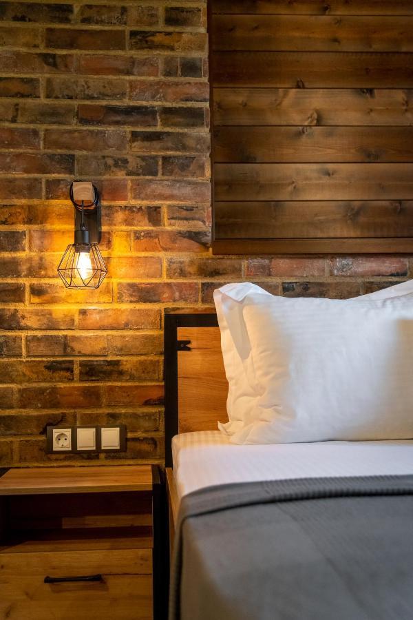 Hotel Hunters House Ezerets Екстер'єр фото