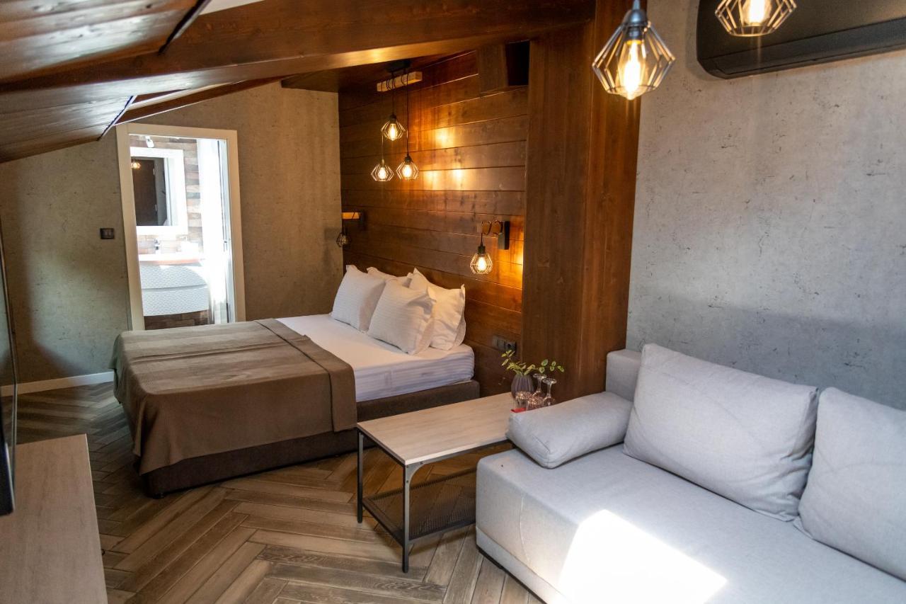 Hotel Hunters House Ezerets Екстер'єр фото
