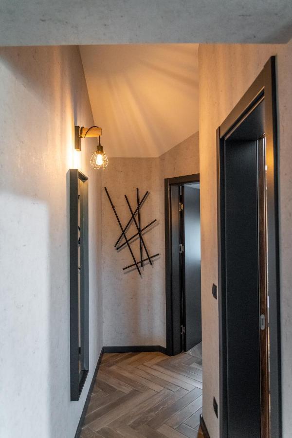 Hotel Hunters House Ezerets Екстер'єр фото