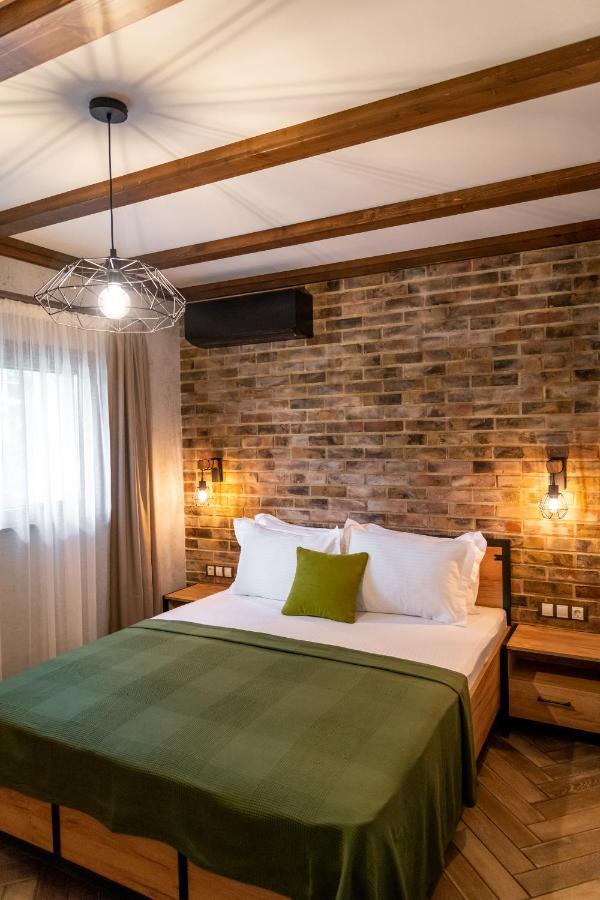 Hotel Hunters House Ezerets Екстер'єр фото