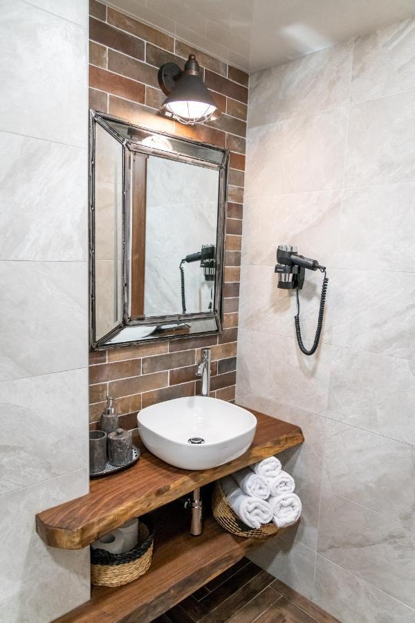 Hotel Hunters House Ezerets Екстер'єр фото
