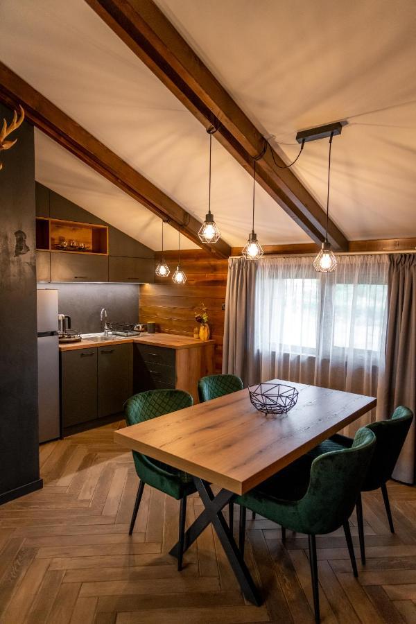 Hotel Hunters House Ezerets Екстер'єр фото