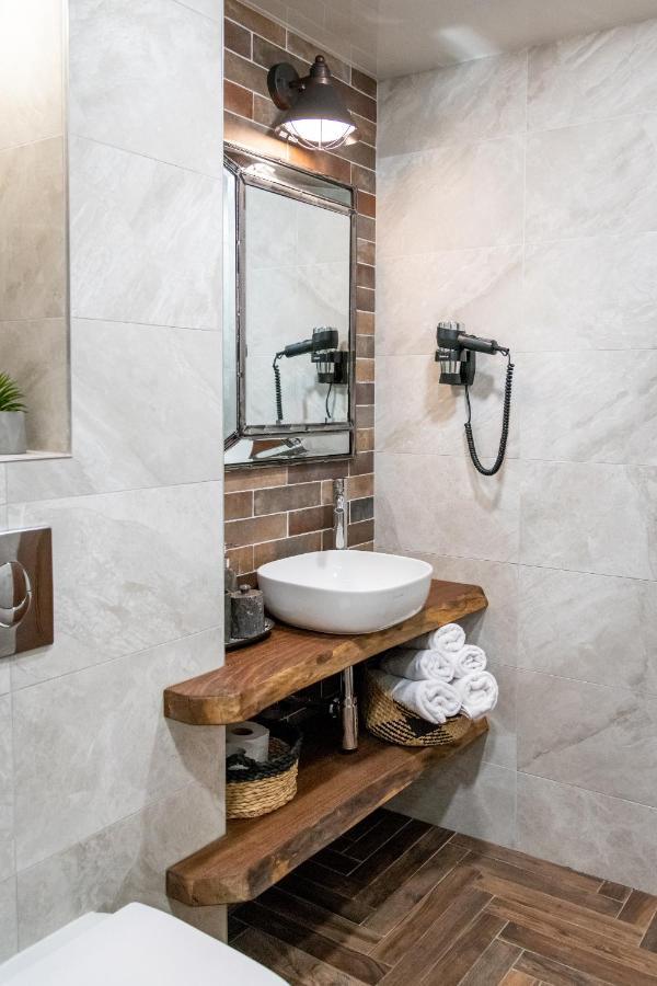 Hotel Hunters House Ezerets Екстер'єр фото