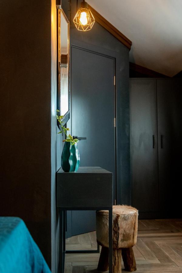 Hotel Hunters House Ezerets Екстер'єр фото