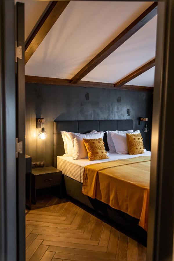 Hotel Hunters House Ezerets Екстер'єр фото