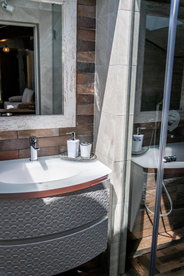 Hotel Hunters House Ezerets Екстер'єр фото