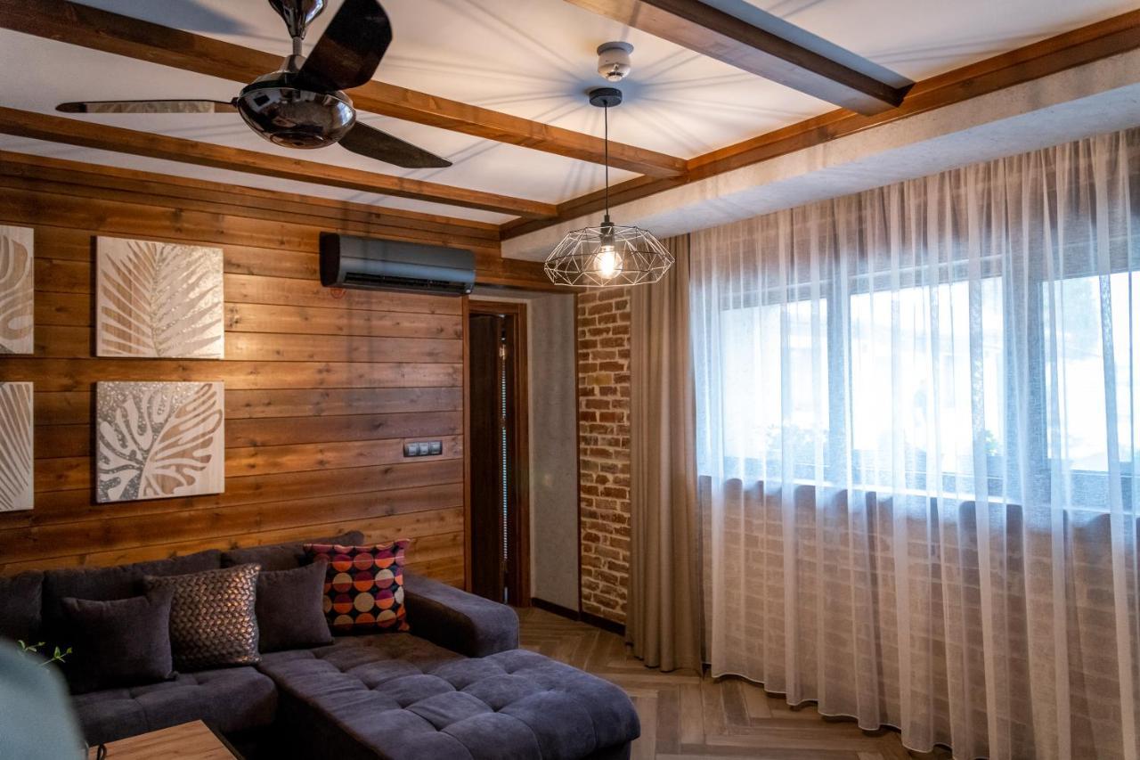 Hotel Hunters House Ezerets Екстер'єр фото