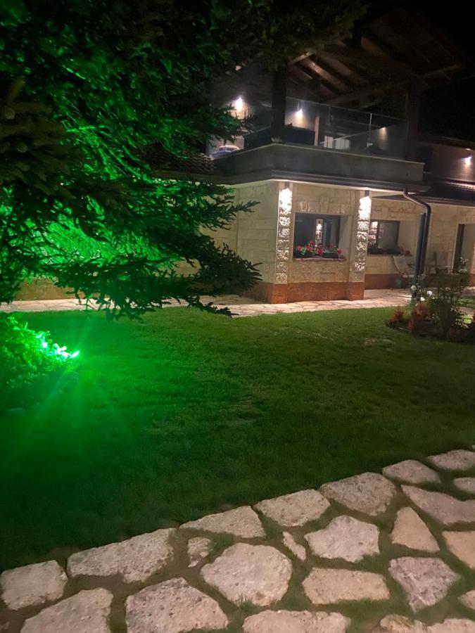 Hotel Hunters House Ezerets Екстер'єр фото