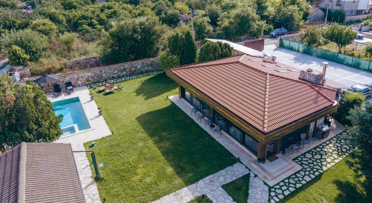 Hotel Hunters House Ezerets Екстер'єр фото